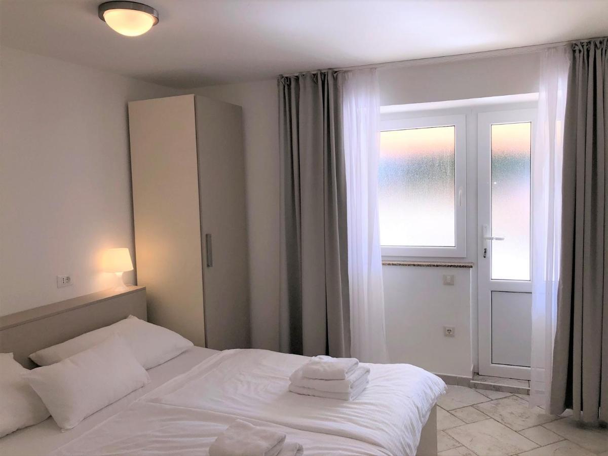 Apartments Trlika Kampor Екстер'єр фото