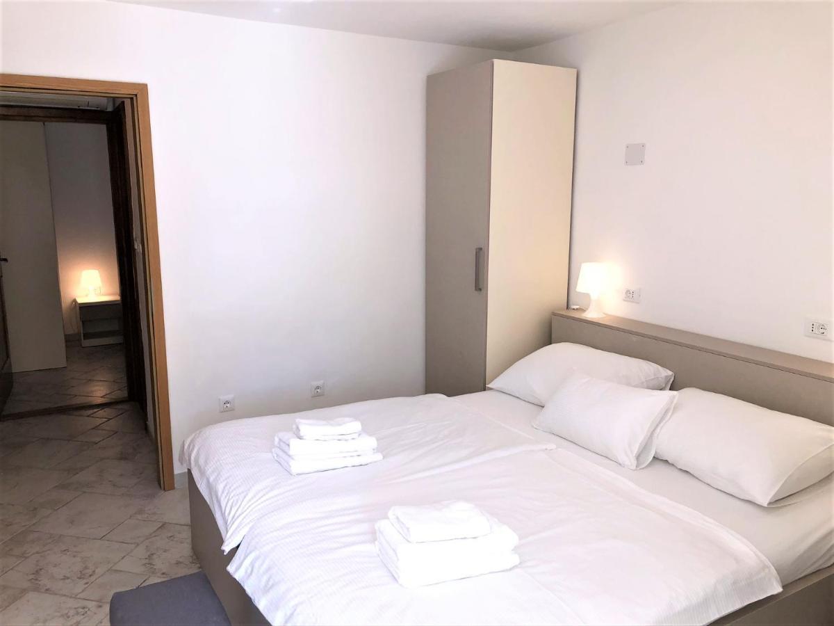 Apartments Trlika Kampor Екстер'єр фото