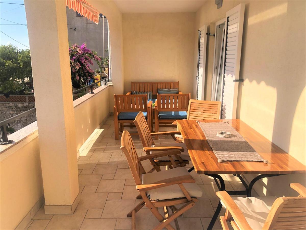 Apartments Trlika Kampor Екстер'єр фото