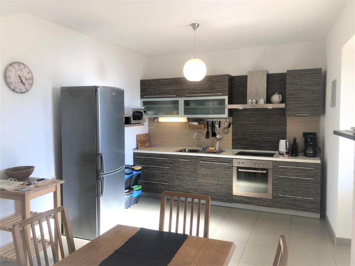 Apartments Trlika Kampor Екстер'єр фото