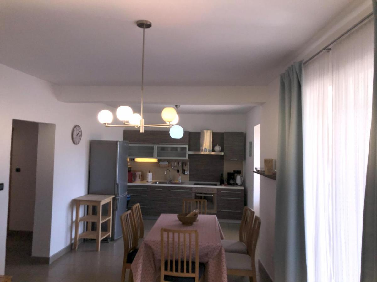 Apartments Trlika Kampor Екстер'єр фото