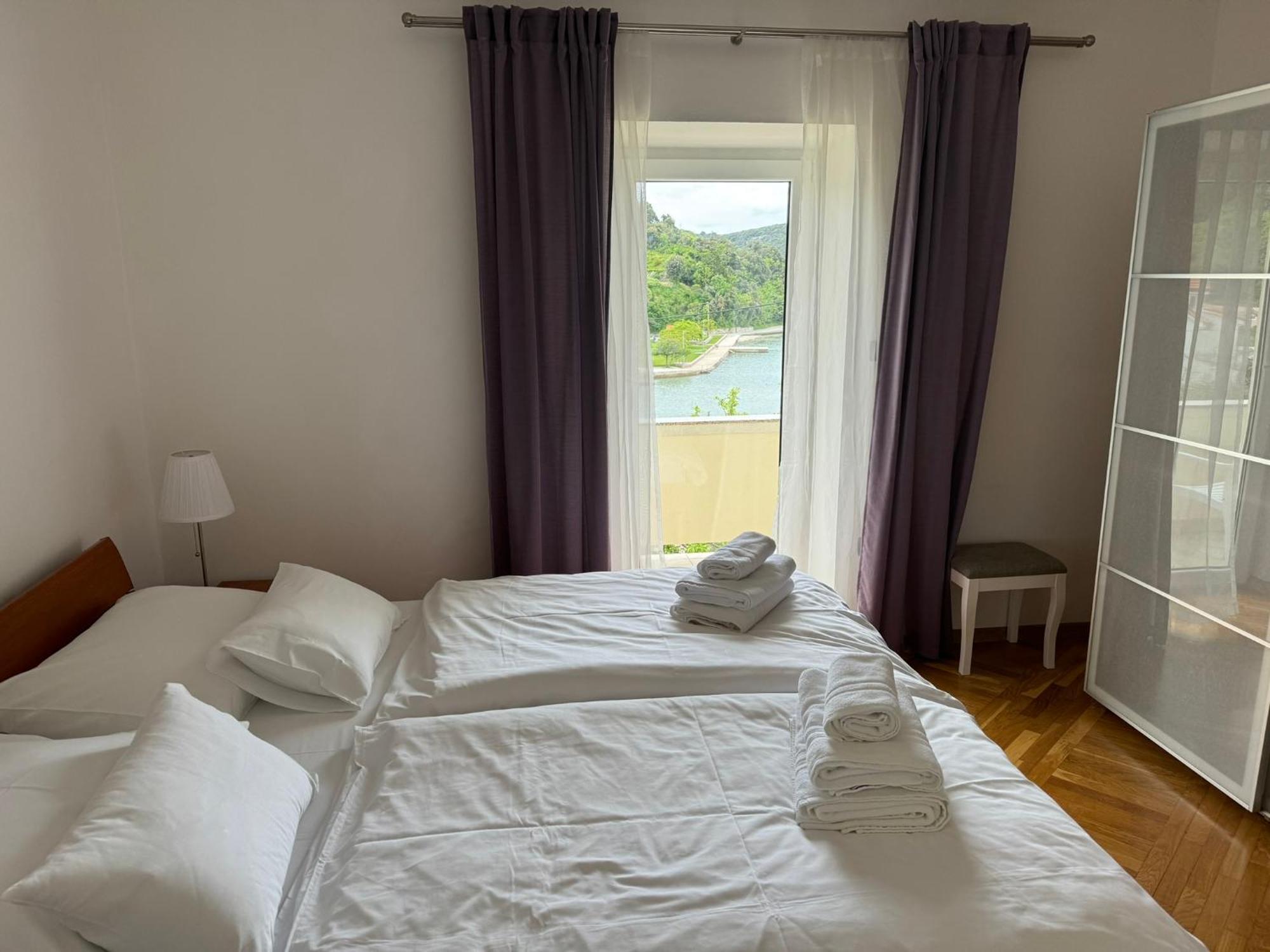 Apartments Trlika Kampor Екстер'єр фото