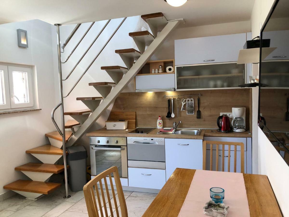 Apartments Trlika Kampor Екстер'єр фото